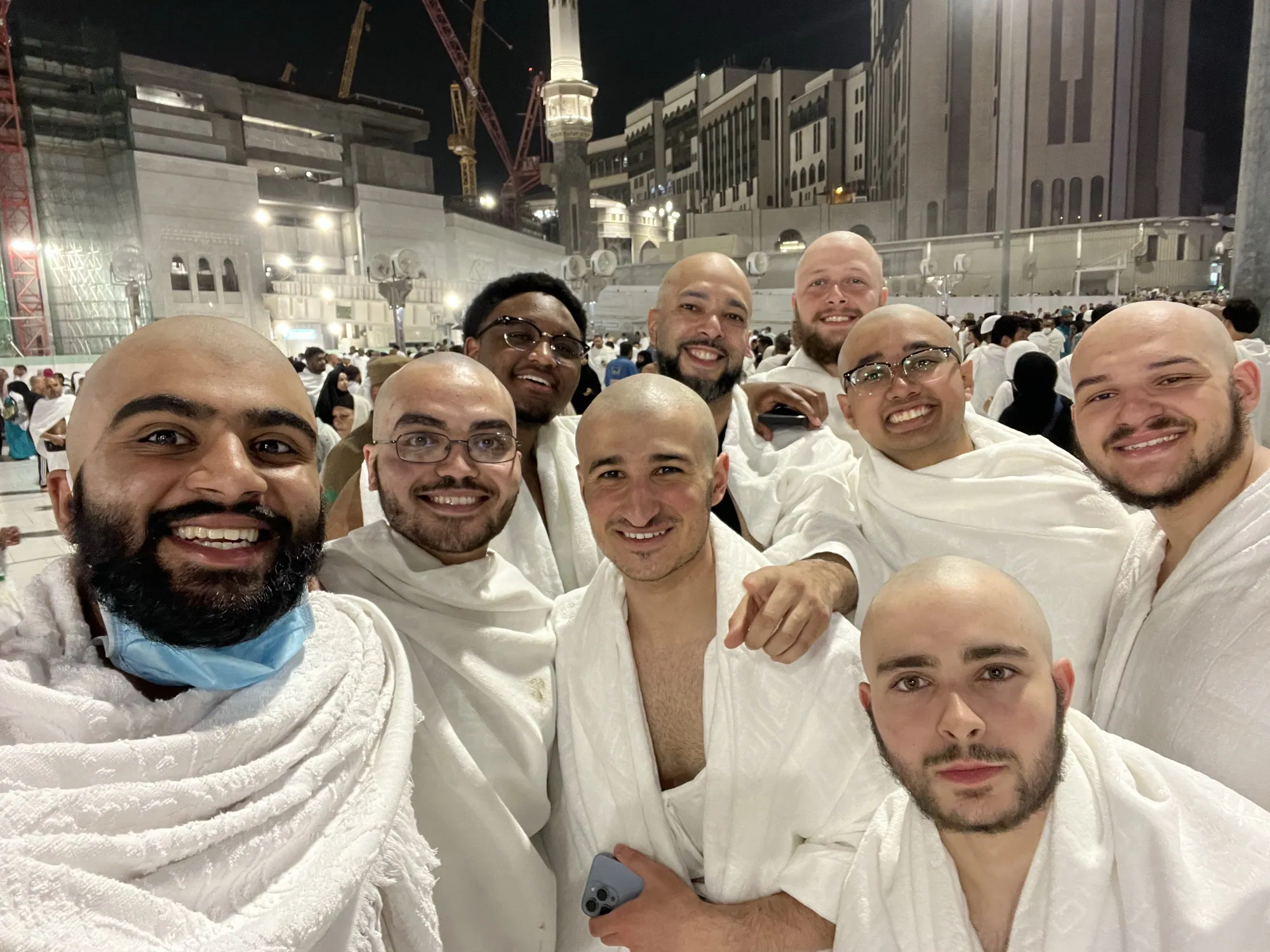 Students in ihram sharing a joyful moment together while performing Umrah in Makkah.